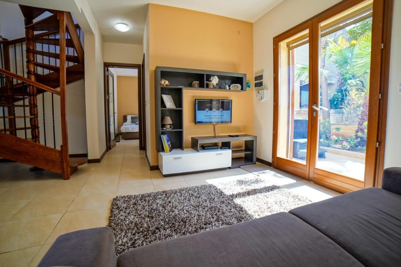 Getawaynpetto Private Duplex Maisonette With Jacuzzi Hot Tub Mgarr Εξωτερικό φωτογραφία